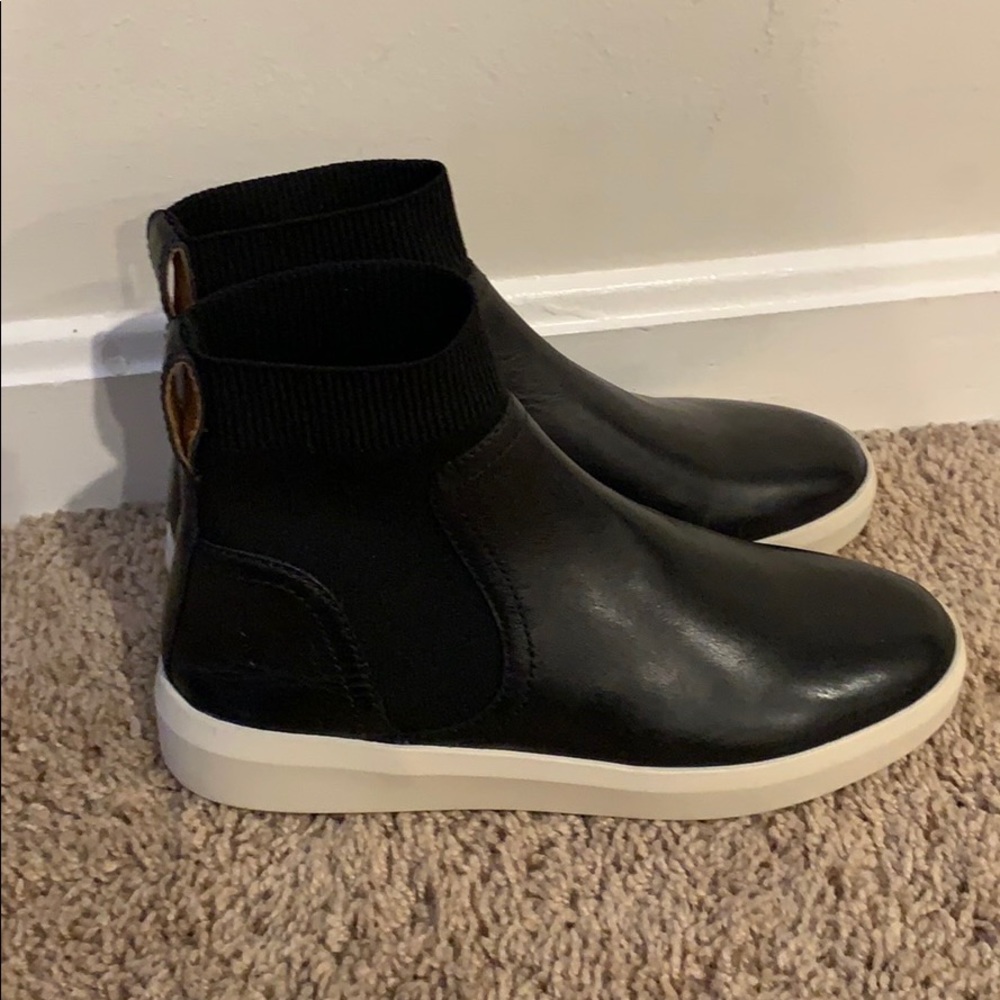 Frye - Picture 1 of 7